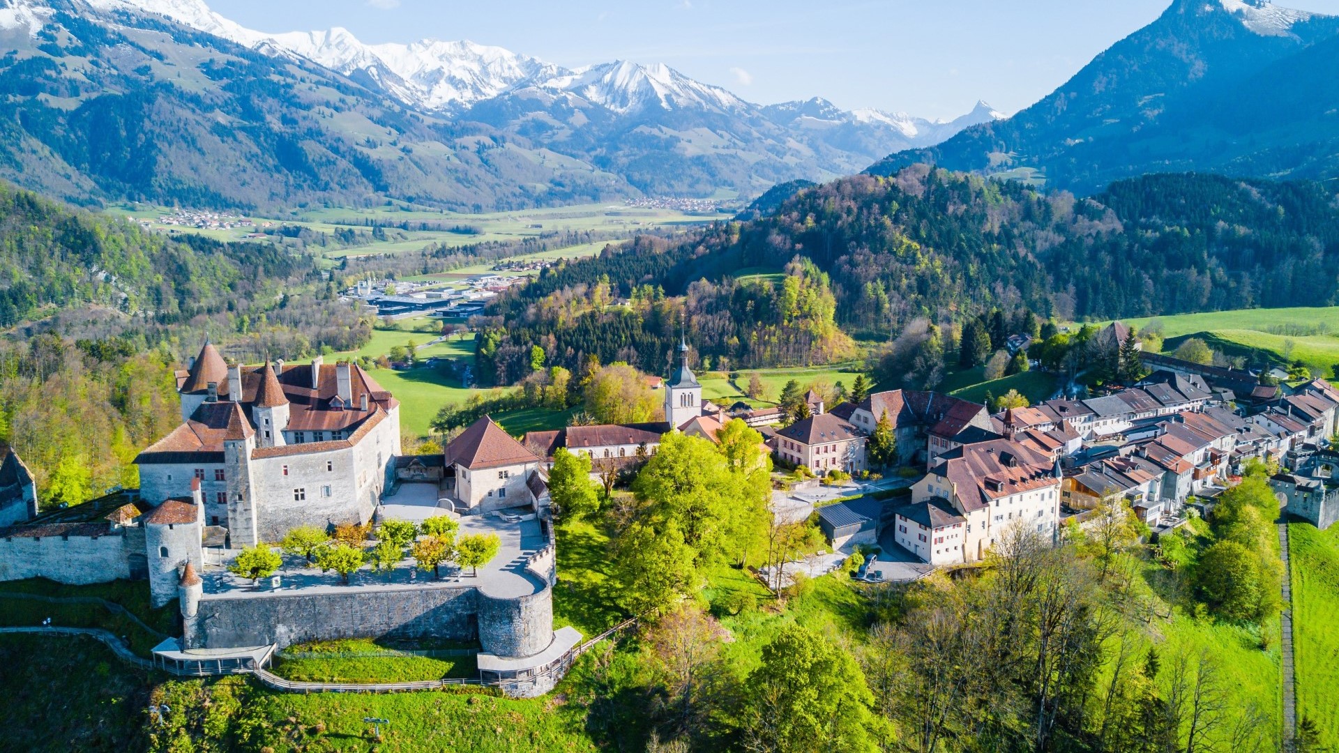 Tour Gruyères and Montreux